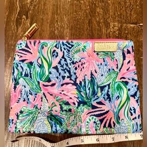 Lilly Pulitzer astwood pouch cosmetic bag, in high tide navy, NWOT.